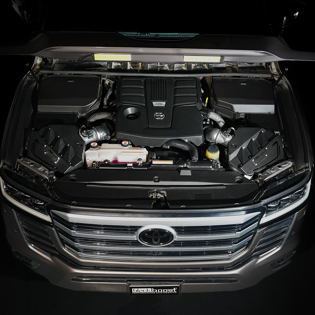 Cold Air Intake System | passend für Toyota Land Cruiser (J300) V35A-FTS 3.5L V6 Twin-Turbo | Blackboost